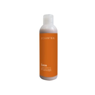 Capelli che brillano come luci natalizie? Scopri come, con i consigli sciampistici! 8 LUCE TRATTAMENTO 8050880500086 01